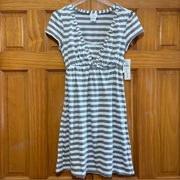 Motherhood Other - Motherhood Gray and White Striped Sleepwear